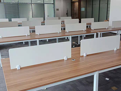 購買辦公桌必須留意些什么?辦公桌的價錢是多少?